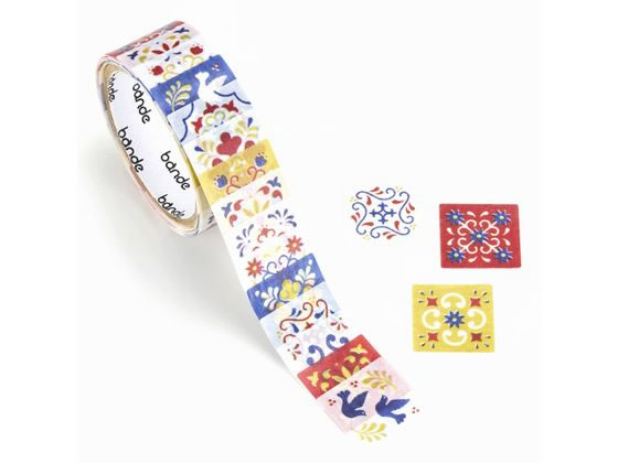 【商品説明】めくるたびに現れるいろんな絵柄が楽しい、1枚ずつめくれるマスキングロールステッカーです。手帳、ノート、メッセージカードなどのデコレーションが楽しめます。【仕様】●包装サイズ：高さ125×幅68×奥行48mm●1枚あたりのサイズ：約高さ15mm×幅15mm●1巻入●バイオマスPETブリスター、紙パッケージ●20柄【備考】※メーカーの都合により、パッケージ・仕様等は予告なく変更になる場合がございます。【検索用キーワード】bande　ばんで　バンデ　マスキングロールステッカータイルおとぎ話　マスキングロールステッカー　タイルおとぎ話　マスキング　ロールステッカー　マスキングテープ　マステ　120枚　手帳　ノート　メッセージカード　ポストカード　デコレーション　BDA814　1枚ずつめくれる　デコレーショングッズ　X484RV1枚ずつめくれるマスキングテープ