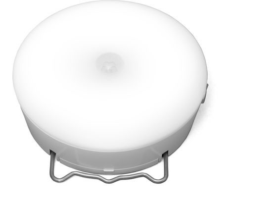 【商品説明】センサーが人の動きを感知して自動的に点灯する乾電池式LED室内センサーライトマルチタイプです。人が近づくとふわっと光るので納戸・廊下・クローゼット・玄関・物置などの明かり取りに最適です。乾電池式で電源や配線が不要なので、いろいろな場所に簡単に設置できます。2段階の明るさ切り替えができます（Hi／Lo）。【仕様】●商品サイズ：約Φ95×高さ37mm●商品重量：103g●光源色：昼白色●光源：0．5W−LED×4個●全光束：【ON】約40lm【AUTOHi】約40lm【AUTOLo】約12lm●感知センサー：赤外線受動式センサー●明暗センサー：フォトセンサー●点灯保持時間：【ON】常時点灯【AUTO】約10秒（感知中は常時点灯）●点灯モード：OFF／ON／AUTOLo／AUTOHi●使用電池：単3形アルカリ乾電池3本（別売）●電池寿命目安（1日10回／各10秒点灯の場合）【ON】約15時間【AUTOHi】約12ヵ月【AUTOLo】約24ヵ月●設置場所：屋内専用●保証期間：お買い上げ日より1年間●センサー感知距離：約2．5mまで●センサー感知角度：水平約100°／垂直約40°●取り付けプレートサイズ／重量：約φ91×高さ7mm／約20g●付属品／取り付けプレート、ねじ×2、釘×2【備考】※メーカーの都合により、パッケージ・仕様等は予告なく変更になる場合がございます。【検索用キーワード】アイリスオーヤマ　あいりすおーやま　IRISOHYAMA　アイリス　あいりす　IRIS　乾電池式LEDセンサーライト　マルチタイプ　昼白色　乾電池式LEDセンサーライト　マルチタイプ　乾電池式LEDセンサーライト　LEDセンサーライト　センサーライト　天井照明　照明器具　LED　BSL40MN−WV2　BSL40MNWV2　乾電池　昼白色　灯り　明かり　人感ライト　電池式　節電　おすすめ　自動　点灯　消灯　引っ掛け　マグネット設置　コードレス　コンセント不要　簡単　持ち運び　照明器具　ライト　X040SM乾電池式のLED室内センサーライトマルチタイプです。