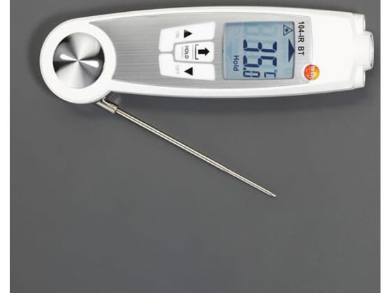 【仕様】●メーカー…テストー（testo）　●型番…05601046（testo104−IR）　●測定範囲…接触時：−50〜250℃　非接触時：−30〜250℃　●距離係数…接触時：無し　非接触時：10：1　●分解能…0．1℃　●精度…接触式　±1．0℃（−50．0〜−30．1℃）　±0．5℃（−30．0〜＋99．9℃）　測定値の±1％（＋100．0〜＋250．0℃）　非接触式　±2．5℃（−30．0〜−20．1℃）　±2．0℃（−20．0〜−0．1℃）　±1．5℃または測定値の±1．5％（0．0〜＋250．0℃）　●放射率…0．10〜1．00（設定可）　●機能…最小値／最大値／ホールド表示／アラーム　●電源…単4電池×2本（付属）　●サイズ…展開時：281×48×21mm、　折りたたみ時：178×48×21mm　●重量…197g　●防水機能…IP65　●応答速度…10秒（液体の温度を測定した場合）　●表示間隔…2回／秒　●レンズ…10：1＋センサ窓の直径（12mm）　●波長…8〜14μm　●出力／赤外線波長…1mW以下／650nm　●クラス／基準…2／DIN　EN　60825−1：2007　●測定間隔…0．5秒　●動作温度…−20〜＋50℃　●保管温度…−30〜＋50℃　●材質…ABS／TPE／PC　および亜鉛ダイカスト／ステンレス鋼　●保護等級…IP65　●プローブサイズ…φ3×106mm（内先端部：φ2．3mm、32mm）　●インターフェイス…Bluetooth（R）　4．0ワイヤレステクノロジー　●レーザーマーカー付（2ポイント）　●1台でプローブによる接触式と赤外線センサーでの非接触式の測定が可能です。　●食品の入荷時の受け入れチェックや、ショーケースや冷蔵庫に保管されている食品をスピーディに確実に測定する折りたたみ式赤外放射温度計です。　●スーパーマーケット、レストラン、外食チェーンでの使用に最適です。　●持ち運びの際は折りたたんで携行し、輸送中や納品時の食品温度、あ　るいは倉庫やショーケースの食品の保管温度をその場でスピーディに測定します。●表面温度に異常が見られても、その場で中心温度を測定することができます。　●プローブを折りたたんでいる状態でも、キーを押すだけで赤外線測定を開始します。測定結果は見やすい大型のディスプレイに表示されます。　キー配列がわかりやすく、シンプルな操作で扱えます。さらに、保護等級IP65の防水性を持ち、水回りなどでも使用できます。　●注意：付属電池はテスト電池ですので新しい電池をご購入ください。【備考】※メーカーの都合により、パッケージ・仕様等は予告なく変更になる場合がございます。【検索用キーワード】エスコ　えすこ　ESCO　Esco　テスター及び計測器　温度　湿度計　放射温度計（テストー）　放射温度計　−50　＋250゜C放射温度計（折りたたみ式）　−50　＋250゜C　放射温度計（折りたたみ式）　EA701X−13　EA701X13　生産加工用品　計測機器　テストー　TESTO　てすとー　X014TJ