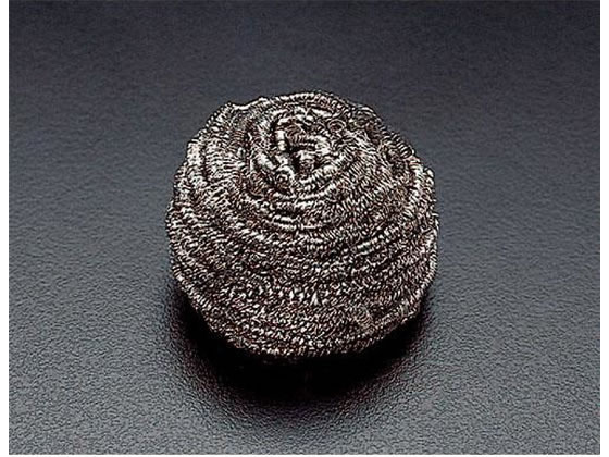 【仕様】●サイズ…φ95×35mm　●重量…約62g　●材質…18−0ステンレス（SUS430）　●金属ですので、乾きが早く細菌が繁殖しにくく、衛生的です。　●中華鍋・フライパンなどの頑固な汚れコゲつきに最適。　●大きめサイズなのでしっかり磨けて便利です。【備考】※メーカーの都合により、パッケージ・仕様等は予告なく変更になる場合がございます。【検索用キーワード】エスコ　えすこ　ESCO　Esco　やすり　砥石　研磨材　ワイヤーブラシ　ワイヤーブラシ　ステンレスたわし　たわし　束子　φ95x35mmたわし（ステンレス製）　φ95x35mm　たわし（ステンレス製）　EA928AG−5　EA928AG5　作業用品・工具　研削研磨用品　X533TJ