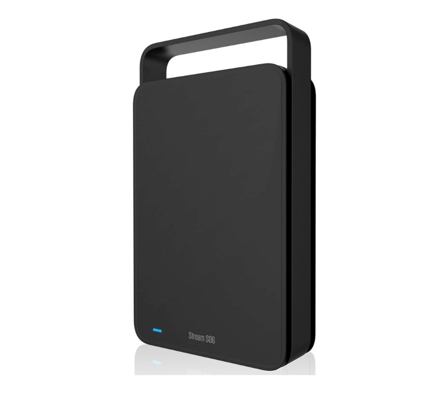 シリコンパワー 外付けHDD 3TB 3.5インチ USB3.0/2.0対応 テレビ対応 Stream S06シリーズ SP0(30TBEHDS06A3KTV) パソコン　PC　MAC　データ保存　バックアップ　録画用　据え置き　縦置き　横置き　ファンレス　静音　持ち運びハンドル付き　大容量 ●持ち運びに便利なハンドル付きデザイン。●縦置き・横置きの両方に対応した省スペース設計。●LEDインジケーターでアクセス状況を確認できます。●アクセスがないときは、自動スリープモードで消費電力を抑えます。●USB3.1 Gen1（USB3.0）対応。USB2.0との互換性もあります。●パソコンのデータ保存やバックアップ、テレビ番組の録画に便利です。【商品仕様】●メーカー：Silicon Power（シリコンパワー）●シリーズ：Stream S06●型番：SP030TBEHDS06A3KTV●容量：3TB●タイプ：3.5インチ 据え置き型外付けHDD●カラー：ブラック●インターフェース：USB3.1 Gen1（USB3.0／USB2.0互換）●サイズ：約199×37×118mm※テレビ録画に使用する場合は、ご使用のテレビが本製品に対応しているか事前にご確認ください。 5