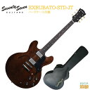 Seventy Seven Guitars EXRUBATO-STD-JT ・SeventySeven Guitars Japan Tune-upシリーズ 2006年の設立以来、良質な生鳴りを求めた国産のセミアコースティック/フルアコ—スティックギターブランドとしてご好評を頂いているSeventySeven guitarsに2020年、新たなラインナップが追加されました。 この新しい「SeventySeven Japan Tune-Upシリーズ」では、1977年のヘッドウェイ工場設立から40年以上の経験の中で培ったギター作りのノウハウに基づき、プレイヤーが豊かな音楽表現を生み出す力になるべく、ネックやフレットといった演奏性にダイレクトに関わってくる部分を細部にわたって調整し、工場出荷時の段階からプレイヤーの手になじむように細心の注意を払ってセットアップしております。是非手に取ってその演奏性、サウンドをお確かめください。 ・日本工房による確かなセットアップ プロギタリストは買ったギターをそのまま使わず、まずは信頼出来るリペアマンに預け好みのセッティングに調整してからステージに立つと聞きます。ギターに親しんだベテランは自分のギターのナットを自分で削り、好みの弾き心地になるまで手を加えます。 確かなセットアップが施されていることは良い演奏をする上での大前提であり、SeventySeven Japan Tune-Up seriesでは、工場出荷時の段階からミュージシャンの即戦力となるように丁寧なセットアップが施されております。 ・押さえやすい弦高調整 ギターの弾きやすさに大きく関わってくるのが弦高です。弦の押さえやすさを重視した適正弦高に1本1本丁寧に調整しています。 [ フレットエッジの丸め加工 ] 番手の違うサンドペーパーやスチールウールなどを使い分け、各フレットのエッジ部分に丁寧に丸みを付けることにより、左手の移動が滑らかになりました。ハイフレットまで滑るように移動が可能です。 ・アルニコ2オリジナルピックアップ アルニコ2マグネットを採用したSeventySevenオリジナルピックアップ、 「SeventySeven AL2」を搭載。クリーントーンではきらびやかな鈴鳴り感を表現しつつも耳に痛くない暖かさを併せ持ち、ドライブをかけると歯切れの良いエッジの効いたクランチサウンドを出力します。プレイヤーの創造力を膨らませて豊かな演奏表現を生み出します。 ・スリムネック スリムなCシェイプネックを採用。手の小さいプレイヤーにも押さえやすく、コードチェンジを多用する複雑な楽曲の演奏にも挑戦しやすくなります。 ローポジションからハイポジションまで滑らかなテーパーで、流れるような自然な運指を手助けします。 ・クルーソンペグ ペグには滑らかなつまみの回転と安定性を持ったKlusonブランドのペグを採用。チューニング時のストレスを減らし、演奏に集中することができます。 ・ブリッジ ビンテージのフィーリングにあふれたスマートなABR-1スタイルのブリッジ。 ・付属専用ハードケース SeventySevenロゴの入った専用ハードケース。大切な楽器をしっかりと保護します。 Seventy Seven Guitars EXRUBATO-STD-JT Specs Body: Laminated Plain Maple Neck: Maple Fingerboard: Ovangkol Nut: Bone Bridge: ABR-1 Type Machineheads: Kluson / KTS90SLN Ni ( Round knob) Fret: Nickel Silver Pickup: SeventySeven / AL2 Control: 2Vol, 2Tone, 3Way Scale: 628mm Width at Nut: 43.0mm Fingerboard Radius: 305R Finish: Urethane UV Coating String: Elixir NANOWEB Light(.010-.046) Accessories: ハードケース、六角レンチ、保証書 ※商品画像はサンプルです。 ★掲載の商品は店頭や他のECサイトでも並行して販売しております。在庫情報の更新には最大限の努力をしておりますが、ご注文が完了しましても売り切れでご用意できない場合がございます。 　また、お取り寄せ商品の場合、生産完了などの理由でご用意できない場合がございます。 　その際はご注文をキャンセルさせていただきますので、予めご了承くださいませ。 ★お届け先が北海道や沖縄、その他離島の場合、「送料無料」と表記の商品であっても別途中継料や送料を頂戴いたします。その際は改めてご連絡を差し上げますのでご了承ください。