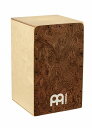 SC100BW [Snarecraft Cajon / Burl Wood] MEINL スネアクラフト・シリーズのカホンは、明瞭さと温かさを併せ持つ音質を特徴とし、まとまりのあるサウンドと幅広いダイナミックレンジを求めるプレイヤーにお薦めです。バルティック・バーチ材の使用により、パンチの効いたローエンドとクリスピーなスラップ・トーンを奏でます。フロント板の裏側に固定された 2 対のスネアワイヤーがもたらす表現力豊かなスネアサウンドも特徴です。演奏面のコーナー部分に丸みをもたせた事により、打面をヒットした際のタッチを最大限拾いつつ、同時に快適な演奏性を実現しました。 サイズ（W × H × D）：11-3/4 × 19-3/4 × 11-3/4 打面：Burl Wood ボディ：7-Ply (9 mm) Baltic Birch (Betula Pendula) ※ケースは別売りです。 ※画像はサンプルです。実施の商品とは木目が異なります。 ※商品の汚れや状態はお問い合わせ下さい。 ※掲載の商品は店頭や他のECサイトでも並行して販売しております。在庫情報の更新には最大限の努力をしておりますが、ご注文が完了しましても売り切れでご用意できない場合がございます。 その際はご注文をキャンセルさせていただきますので、予めご了承くださいませ。 また、お取り寄せ商品の場合、生産完了などの理由でご用意できない場合がございます。 ※お届け先が北海道や沖縄、その他離島の場合、「送料無料」と表記の商品であっても別途中継料や送料を頂戴いたします。その際は改めてご連絡を差し上げますのでご了承ください。　