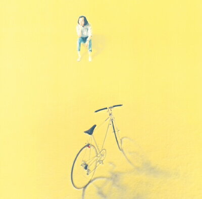 ※当店はオリコン加盟店です。 ※発売日以降のお届けとなります。 ※入荷状況により、発売日から発送までにお時間がかかる場合がございます。 ※ご予約商品はお買い物マラソン等、倍付けポイントは対象外となります。 【完全生産限定】アナログレコード1枚組／180g 重量盤 【収録曲】 新（ネオ）・東京ラプソディー GET BACK IN LOVE The Girl In White 寒い夏 踊ろよ、フィッシュ ルミネッセンス マーマレイド・グッドバイ 蒼氓（そうぼう） 僕の中の少年 【TATSURO YAMASHITA MOON VINYLCOLLECTION】祝！山下達郎 活動 50 周年！！1983 年～93 年までに発表された MOON レーベル6作品をアナログ盤 1 枚組で再発売。 80 年代を締めくくる傑作。大ヒット・シングル 「ゲット・バック・イン・ラブ」をはじめ、「踊ろよ、フィッシュ」「蒼氓(そうぼ う)」など、代表曲が並ぶマスターピース。山下達郎自身による詳細ラ イナー付き！！ （2025 年ヴァイナル・カッティング／180g 重量盤） 【アナログ盤全 6 タイトルご購入者：応募抽選特典】「豪華アナログ盤収納ケース」 ※6 タイトルのアナログ盤には、それぞれ異なるシリアルコードが封入されています。 ※そのシリアルコードを使用してご応募いただきます。 ※同じアナログ盤を複数枚ご購入いただいてもご応募はできません。 ※カセットに封入されているシリアルコードとは併用できません。 【応募期間】2025 年 11 月 25 日(火)10:00～2026 年 1 月 26 日(月)23:59 （2025 年 11 月 26 日(水)に発売予定の第 6 弾『SEASON’S GREETINGS』発売からご応募開始） 【MOON VINYL COLLECTION】 5/21 発売 『MELODIES』 6/25 発売 『BIG WAVE』 7/23 発売 『POCKET MUSIC』 9/24 発売 『僕の中の少年』10/22 発売『ARTISAN』 11/26 発売 『SEASON'S GREETINGS』 ★ご注文後のキャンセル・返品は承れません。ご理解の上、ご注文をお願い致します。 ★商品の在庫や詳細についてのお問い合わせは、JEUGIA三条本店AVS・楽譜フロアTEL:075-254-3730までお願いいたします。 ★掲載の商品は店頭や他のECサイトでも並行して販売しております。在庫情報の更新には最大限の努力をしておりますが、ご注文が完了しましても売り切れでご用意できない場合がございます。その際はご注文をキャンセルさせていただきますので、予めご了承くださいませ。 ★お届け先が北海道や沖縄、その他離島の場合、「送料無料」と表記の商品であっても別途中継料を頂戴いたします。その際は改めてご連絡を差し上げますのでご了承ください。