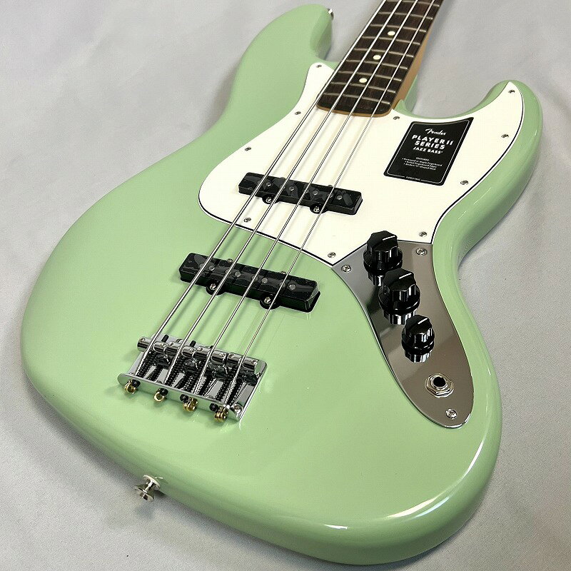 Fender Player II Jazz Bass®, Rosewood Fingerboard, Birch Green Player IIシリーズは、フェンダーの伝統と進化を兼ね備え、フェンダーのDNAを持つアイコニックなサウンドとスタイルを提供します。現代のあらゆるプレイヤーのライブステージやスタジオワークに必要とされる汎用性の高い仕様を持ち、プレイヤーの演奏にインスピレーションを与える現代的なアップデートが施されています。また、本シリーズは、音楽に本気で取り組むプレイヤーも満足する製品ラインナップを取り揃え、これらを手頃な価格で実現しています。 Player II Jazz Bass®は、時代を超越したフェンダーの魅力を放ちながらも、その中身は現代プレイヤー向けにデザインされています。Modern "C"シェイプのネックバックにはシルキーなサテンウレタンフィニッシュが施されており、丁寧にロールオフされた指板エッジと20本のミディアムジャンボフレットを採用した9.5インチラジアスのスラブローズウッドが、ネック全長にわたり快適なプレイアビリティを提供します。 クラシックなトーンウッドであるアルダーボディを採用したPlayer II Jazz Bass®は、伝統的なフェンダーフィニッシュ、またはフェンダーのカラーアーカイブから発掘され、本シリーズで初採用となる新フィニッシュなど、幅広いカラーの選択肢をご用意しています。Player Series Alnico V Single-Coil J bass®ピックアップからは丸味のあるハイエンド、うねるようなミッドレンジ、そして迫力のあるローエンドが得られます。3ウェイトグルスイッチにより、多彩なサウンド設計が可能です。シングルグルーヴ付き4スチールサドル式ブリッジ、オープンギアチューニングマシンによりチューニングの安定性が確保され、無限のサウンドの可能性を追求できる柔軟性を備えています。 Player IIシリーズ製品は、フェンダーならではのルックス、トーン、フィーリングを備え、自分だけの個性的なサウンドを作り上げるのに最適な仕様でまとめ上げられています。 Features ●アルダーボディ ●Modern "C"ネックシェイプ ●9.5インチラジアスのローズウッド指板、指板エッジロールオフ加工済み ●Player Series Alnico V Single-Coil Jazz Bass®ピックアップ ●シングルグルーヴ付き4スチールサドル式ブリッジ ●オープンギアチューニングマシン PRODUCT SPECS General ・シリーズ: Player II ・オリエンテーション: Right-Hand ・カラー: Birch Green Neck ・ヘッドストック: Jazz Bass® ・ネック: Maple ・ネックフィニッシュ: Satin Urethane Finish on Back of Neck with Gloss Urethane Headstock Face ・ネックシェイプ: Modern "C" ・ネック: 4-Bolt Standard ・フィンガーボードラジアス: 9.5" (241 mm) ・フィンガーボードの素材: Slab Rosewood ・ポジションインレイ: White Dot ・サイドドット ・Number of Frets: 20 ・トラスロッド: Single Action, Head Adjust ・トラスロッドナット: 3/16" Hex Adjustment ・ナット: Synthetic Bone ・ナット幅: 1.5" (38.1 mm) ・ナットの素材: Synthetic Bone ・フレットサイズ: Medium Jumbo ・スケール: 34" (864 mm) Body ・ボディ: Alder ・ボディフィニッシュ: Gloss Polyester ・ボディシェイプ: Jazz Bass® ・Body Style: Solid Body ・ボディ素材: Alder Hardware ・ブリッジ: 4-Saddle Standard ・Bridge Mounting: 5-Screw Vintage-Style ・ピックガード: 3-Ply Black/White/Black ・ピックアップカバー: Black ・コントロールノブ: Black Plastic with White Indicator ・ハードウェアフィニッシュ: Nickel/Chrome ・チューニングマシーン: Standard Open-Gear ・String Trees: Vintage-Style Disc ・ストリング: Fender® USA 7250M Nickel Plated Steel (.045-.105 Gauges), PN 0737250406 ・ネックプレート: 4-Bolt with "F" Logo ・ストラップボタン: Standard Electronics ・ミドルピックアップ: Player Series Alnico 5 Single-Coil Jazz Bass® ・ブリッジピックアップ: Player Series Alnico 5 Single-Coil Jazz Bass® ・ピックアップコンフィギュレーション: JJ ・コントロール: Volume 1. (Middle Pickup), Volume 2. (Bridge Pickup), Master Tone ・スウィッチ: None Accessories ・Included Accessories: 日本での販売には Gig Bag または ソフトケース が付属します。 ★掲載の商品は店頭や他のECサイトでも並行して販売しております。在庫情報の更新には最大限の努力をしておりますが、ご注文が完了しましても売り切れでご用意できない場合がございます。 　その際はご注文をキャンセルさせていただきますので、予めご了承くださいませ。 ★お届け先が北海道や沖縄、その他離島の場合、「送料無料」と表記の商品であっても別途中継料や送料を頂戴いたします。その際は改めてご連絡を差し上げますのでご了承ください。