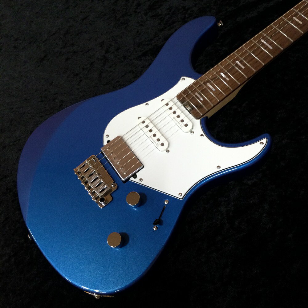 Pacifica Standard Plus Pacifica Standard Plusはモダンなサウンドメイキングを求めるギタリストの為に設計されています。音響特性を追求した新設計ボディデザイン・ステンレスフレットとGOTOH製パーツ採用によるスムースな演奏性と耐久性・RUPERT NEVE DESIGNS社との共同開発の"Reflectone"ピックアップによるバランスのとれたサウンドによって、優れたパートナーとしてあなたのインスピレーションを刺激します。 ■「アコースティック・デザイン」によるバランスの取れたトーン ヤマハ独自の音響設計テクノロジー /3Dモデリングを用いた科学的なアプローチにより、ボディの鳴りを高め、ネックへの振動を効率的に伝えるようボディ(ピックガード下部)にルーティングを程しています。 ■スムーズな演奏性 スリムCシェイプネック、新設計のネックジョイント、350mmR指板を特徴とする、Pacifica Standard Plusは快適で優れた演奏性を提供します。 ■スリムCシェイプメイプルネック 快適さとスピード感を備えたモダンなスリムCシェイプネック。スムーズな演奏を可能にするサテンフィニッシュ。 ■カーブドネックジョイントヒール 滑らかな形状をしたジョイントヒールデザインにより、ハイポジションでの演奏をより快適にします。 ■新設計のボディーコンターデザイン 身体にフィットする新設計のボディコンターデザインが快適な演奏性を高めます。 ■新開発"Reflectone(リフレクトーン)"ピックアップ Reflectoneピックアップは本モデルのためにRUPERT NEVE DESIGNS社と共同開発されました。タイトに引き締まった低音・明瞭でクリアな高音が特徴的な、モダン且つバランスの良いサウンドを出力。各ピックアップの出力をコントロールしバランスを整えたSSH配列・コイルタップ可能なリアハムバッカーの組み合わせにより多彩なサウンドを実現します。 ■日本のシティポップアートからインスパイアされたフィニッシュ 日本のヤマハとL.A. のチームが意見を出し合い、日本のシティポップアートと太陽が降り注ぐ南カリフォルニアの雰囲気からインスピレーションを得た明るく爽やかなフィニッシュを採用しました。 ■ローズウッド/メイプル指板 温かみのあるトーンが特徴的なローズウッドと歯切れのよい明るいトーンが特徴的なメイプルから指板が選択可能。 ■ステンレスフレット 耐久性に優れ、スムーズなスライド・チョーキングを実現する ミディアムサイズのステンレスフレットを採用しています。 ■GOTOH製ハードウェア GOTOH製ロッキングチューナー(SG381 MG-T)とGOTOH製2点支持トレモロブリッジ(510T-FE1)の組み合わせにより スムーズな操作性と抜群のピッチ安定性を実現します。 ・ボディ：アルダー ・ネック：メイプル ・ボディ/ネック構造：ボルトオン ・ネックフィニッシュ：ナチュラルスムースサテンフィニッシュ ・指板：ローズウッド ・指板アール：350mm ・ナット素材/幅：GraphTech TUSQ/42mm ・フレット数/サイズ：22/ミディアムステンレス ・ブリッジ：Gotoh 510T FE-1 ・弦間ピッチ：10.8mm ・スケール：648.0mm ・ピックアップ：リフレクト―ン HS7n,リフレクト―ン HS7m，リフレクト―ン HH7b ・ピックアップスイッチ：5P セレクタースイッチ ・コントロール：マスターボリューム、マスタートーン（＋コイルタップスイッチ） ・ペグ：Gotoh SG381 MG-T (ロッキングチューナー) JAN：4957812697637 ※店頭や他のECサイトでも並行して販売しておりますので在庫情報の更新には最大限の努力をしておりますが、ご注文が完了しましても売り切れでご用意できない場合がございます。その際はご注文をキャンセルさせていただきますので、予めご了承くださいませ。 ※北海道、沖縄や離島は別途中継料がかかります。