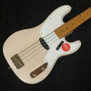 Classic Vibe ‘50s Precision Bassは50年代初頭に誕生したPrecision Bassを讃えるモデルです。フェンダーが開発したアルニコスプリットコイルピックアップを搭載し、オーセンティックなPrecision Bassトーンを奏でます。ナロートールフレットを装備した9.5インチラジアス指板のCネックシェイプ、ヴィンテージスタイルブリッジなど、本格的なPrecision Bassのプレイアビリティをお楽しみいただけます。ヘッドやネックは50年代のPrecision Bassにインスパイアされた仕上げとなっており、威厳と風格に満ちています。 【General】 ・シリーズ：Classic Vibe ・オリエンテーション：Right-Hand ・カラー：White Blonde ・原産国：ID 【Neck】 ・ネック：Maple ・ネックフィニッシュ：Tinted Gloss Urethane ・ネックシェイプ："C" Shape ・ネック：Bolt-On ・フィンガーボードラジアス：9.5" (241 mm) ・フィンガーボードの素材：Maple ・ポジションインレイ：Black Dot ・フレット数：20 ・トラスロッド：Head Adjust ・ナット：Bone 【ボディ】 ・ボディ：Pine ・ボディフィニッシュ：Gloss Polyurethane ・ボディシェイプ：Precision Bass ・ボディ素材：Pine ・ナット幅：1.685" (42.8 mm) ・ナットの素材：Bone 【Hardware】 ・ブリッジ：4-Saddle Vintage-Style ・ピックガード：1-Ply White ・コントロールノブ：Knurled Flat-Top ・ハードウェアフィニッシュ：Nickel ・チューニングマシーン：Vintage-Style ・ストリング：Nickel Plated Steel (.045-.105 Gauges) ・ネックプレート：4-Bolt Squier ・ストラップボタン：Standar 【Electronics】 ・ネックピックアップ：Fender Designed Alnico Single-Coil ・ピックアップコンフィギュレーション：S ・コントロール：Master Volume, Master Tone ・スウィッチ：None JAN：0885978064632 ※店頭や他のECサイトでも並行して販売しておりますので在庫情報の更新には最大限の努力をしておりますが、ご注文が完了しましても売り切れでご用意できない場合がございます。その際はご注文をキャンセルさせていただきますので、予めご了承くださいませ。 ※北海道、沖縄や離島は別途中継料がかかります。