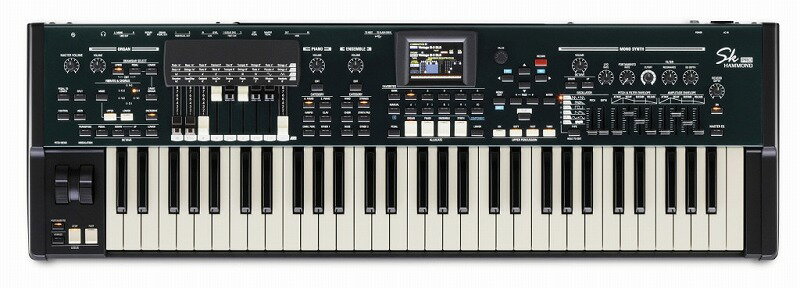 ハモンドのSK PROはライブステージで求められる様々な音色を網羅。 オルガンにとどまらずマルチなプレイを可能とする キーボーディスト必見のプロフェッショナルモデルです。 ・奏者の多彩な演奏にも柔軟に応える4つのサウンドエンジンを搭載。 ・ハモンド伝統のドローバーサウンドを備えたオルガンセクション。 ・リッチなピアノサウンドをはじめ様々な鍵盤楽器を集めたピアノセクション。 ・バンドアンサンブルを包み込むホーンやストリングスを集めたアンサンブルセクション。 ・プレイヤーの感性をダイレクトに反映できるリアルタイムコントロール可能なモノシンセセクション。 ・ピアノ/アンサンブルセクションは演奏中も途切れなくシームレスに音色の切り替えが可能。 ・様々な機能に簡単にアクセスできるスマートなパネルレイアウト。 ・中央のアロケートボタンによりすばやくセクション変更が可能。 ・直感的でわかりやすいインターフェース。 ・状況をすばやく確認できるカラーディスプレイ。 ・表現力を向上させるピッチベンドとモジュレーションホイールを搭載。 ・4つのセクションの組み合わせを登録できるコンビネーションパッチを100パッチ分搭載。 ・礼拝堂などのフォーマルなシーンでは落ち着いた光沢でその場に調和する洗練されたデザイン ・オルガンとペダル音色を個別に出力できるROTARYOUTとORGAN PEDAL OUT端子も搭載され、様々なアンプやスピーカーへ自由に接続可能。 ・オルガンの醍醐味、専用の11ピンレスリースピーカーケーブル（別売）でレスリースピーカーとの接続が可能。 ・カスタムパッチ、セットアップなどをUSBメモリ、PCに保存可能。MIDIもUSBケーブル1本でPCと直接接続可能。 鍵盤61鍵、ベロシティ付き、セミ・ウェイテッド、「ウォーターフォール」スタイル 消費電力 22W 寸法W100.4× D32.2×H10.9 cm 重量9.3kg 付属品ACコード ※商品画像はサンプルです。 ※商品の汚れや状態はお問い合わせ下さい。 ※掲載の商品は店頭や他のECサイトでも並行して販売しております。在庫情報の更新には最大限の努力をしておりますが、ご注文が完了しましても売り切れでご用意できない場合がございます。 その際はご注文をキャンセルさせていただきますので、予めご了承くださいませ。 また、お取り寄せ商品の場合、生産完了などの理由でご用意できない場合がございます。 ※お届け先が北海道や沖縄、その他離島の場合、「送料無料」と表記の商品であっても別途中継料や送料を頂戴いたします。その際は改めてご連絡を差し上げますのでご了承ください。