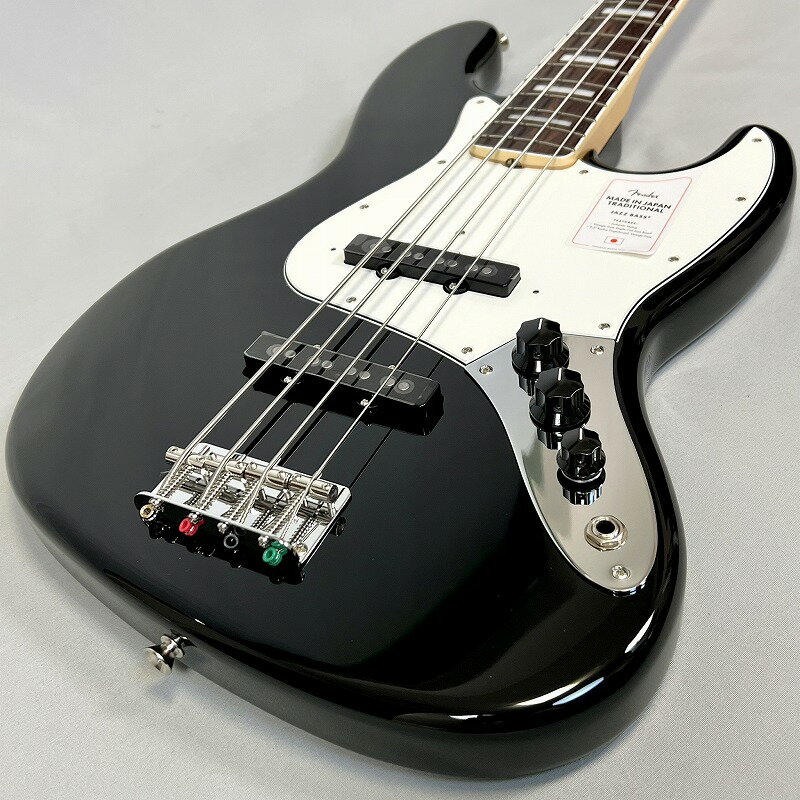 Fender Made in Japan Traditional Late 60s Jazz Bass®, Rosewood Fingerboard, Black フェンダーの伝統的な楽器製作の美学と日本の洗練されたクラフトマンシップを融合することで導き出されたMade in Japan Traditionalシリーズ。フェンダーの正統なDNAが、確かなMade in Japanクオリティで蘇ります。 Made in Japan Traditional Late 60s Jazz Bass®はグロスフィニッシュのバスウッドボディに、ヴィンテージスタイルの20フレットを採用し、9.5インチラジアスの”U” シェイプメイプルネックがTraditionalシリーズならではのクラシカルな演奏性を提供します。 60年代後期を彷彿とさせるブロックインレイにバインディング指板のネックと、Vintage-Style "Lollipop"のチューニングマシーンが、本製品ならではのコレクター心をくすぐる特別な仕様となっています。 4サドル式ヴィンテージスタイルブリッジ、そしてTraditionalシリーズのために選定されたオリジナルピックアップはリアルで音楽的なヴィンテージトーンを奏でます。堅実なギタークラフトマンシップと、プレイヤーのニーズに柔軟に対応する答えが、本シリーズに反映されています。 Features ●バスウッドボディ ●20本のヴィンテージスタイルフレットを装備した9.5インチラジアスの”U” シェイプメイプルネック ●4サドル式ヴィンテージスタイルブリッジ PRODUCT SPECS General ・シリーズ: Made in Japan Traditional ・オリエンテーション: Right-Hand ・カラー: Black ・原産国: JP Neck ・ネック: Maple ・ネックフィニッシュ: Gloss Urethane ・ネックシェイプ: "U" Shape ・フィンガーボードラジアス: 9.5" (241 mm) ・フィンガーボードの素材: Rosewood ・ポジションインレイ: White Pearloid Block ・フレット数: 20 ・ナット: Bone ・ナット幅: 1.5" (38.1 mm) ・ナットの素材: Bone Body ・ボディ: Basswood ・ボディフィニッシュ: Gloss Polyester ・ボディシェイプ: Jazz Bass® ・ボディ素材: Basswood Hardware ・ブリッジ: 4-Saddle Vintage-Style ・ピックガード: 3-Ply Eggshell ・コントロールノブ: Black Plastic ・ハードウェアフィニッシュ: Nickel/Chrome ・チューニングマシーン: Vintage-Style "Lollipop" ・ストリング: Nickel Plated Steel (.045-.105 Gauges) ・ネックプレート: 4-Bolt Electronics ・ミドルピックアップ: Vintage-Style Single-Coil Jazz Bass® ・ブリッジピックアップ: Vintage-Style Single-Coil Jazz Bass® ・ピックアップコンフィギュレーション: SS ・コントロール: Volume 1. (Middle Pickup), Volume 2. (Bridge Pickup), Master Tone ・スウィッチ: None Accessories ・Case/Gig Bag: Included: Gig Bag ★掲載の商品は店頭や他のECサイトでも並行して販売しております。在庫情報の更新には最大限の努力をしておりますが、ご注文が完了しましても売り切れでご用意できない場合がございます。 　その際はご注文をキャンセルさせていただきますので、予めご了承くださいませ。 ★お届け先が北海道や沖縄、その他離島の場合、「送料無料」と表記の商品であっても別途中継料や送料を頂戴いたします。その際は改めてご連絡を差し上げますのでご了承ください。