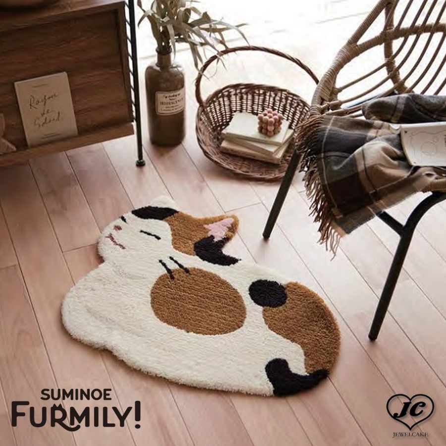 コウバコスワリ【KOUBASUWARI】 SUMINOE FURMILY! スミノエ 香箱座りをマットにデザインしました 両足を体の下に織り込んで ころんとまとまったポーズとリラックスした表情がポイントです 猫 …