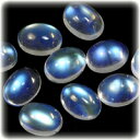 　 　 宝石 ブルームーンストーン （ラブラドライト） 重量 0．4CT前後 　 形状 オーバルカボション 寸法 5．0x4．0mm前後 　 産地 インド 硬度 6 　 品質 SI 色相 S 　 備考 『 カラーストーンの品質と色相の表記について　』 　 　 【無色石】【青色石】【シラー石】 【ムーンストーンサンプル】 -------------------------------------------- ◆解らないことがございましたらお気軽にお問い合わせください。 　当店スタッフが丁寧にご説明させて頂きます。 ◆ジュエリー加工をご希望の方は、お気軽にご相談ください。 　≫≫クライム工房 ◆当店では 天然石 のダイヤモンド、ルビー、サファイア、エメラルド等 宝石の国 と呼ばれるタイをはじめ様々な地域から世界中の希少な宝石を直輸入価格にて販売しております。 クリスマス　お誕生日 にルースのみ、後日ジュエリー加工というのも可能です。 指輪やリングは勿論のこと、ペンダント・ネックレス・イヤリング・ピアス・ボディピアス等 あらゆるジュエリー、アクセサリーの制作をお承っております。 オリジナルジュエリーを簡単に作成が出来ます。初心者の方でもお気軽にご相談くださいませ。 　 -------------------------------------------- 　 ≪お知らせ≫ 画像からなどのルースのご指定は出来ません。 申し訳ございませんが、お届けするルースは当店で選ばさせて頂きます。 リーズナブルストーンの為、天然の証である内包物などがあるストーンもございます。 また、商売度外視のサンプルプライスでのご奉仕品ですので、ご返品はお断りさせて頂いております。予めご理解・ご了承の上、ご注文ください。 --------------------------------------------強烈なシラー！ ブルームーンストーンのリーズナブルストーン （オーバルカボション5x4mm前後） 神秘のシラーが出現する人気石、ブルームーンストーン。 クリアー感の高い結晶から浮かび上がる、 オーロラのような幻想的なシラーが人気の宝石です。 鮮やかなロイヤルブルーの彩りから、微かな緑色を含んだものや イエローシラーまで、その石によってシラーの彩りに個性を確認することができます。 クリスタルのように高い透明感を持った良質な結晶で、 特に光を当てずとも現れる大きなシラーが魅力の ブルームーンストーンのリーズナブルストーンです！