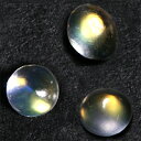 　 　 宝石 ムーンストーン （ラブラドライト） Moonstone(labradorite) 重量 合計が1CT（保証） （約6石前後） 　 形状 カボション（オーバル、ラウンド、ペアシェイプなど） 寸法 1P：3.0mm前後（形状により差異があります） 　 産地 インド 硬度 6 　 品質 SI 色相 S 　 備考 合計が1CT（保証）になります。 ルースの数・寸法は多少前後する場合がございます。 『 カラーストーンの品質と色相の表記について　』 　 　 【シラー石】【ムーンストーンサンプル】 -------------------------------------------- ◆解らないことがございましたらお気軽にお問い合わせください。 　当店スタッフが丁寧にご説明させて頂きます。 ◆ジュエリー加工をご希望の方は、お気軽にご相談ください。 　≫≫クライム工房 ◆当店では 天然石 のダイヤモンド、ルビー、サファイア、エメラルド等 宝石の国 と呼ばれるタイをはじめ様々な地域から世界中の希少な宝石を直輸入価格にて販売しております。 クリスマス　お誕生日 にルースのみ、後日ジュエリー加工というのも可能です。 指輪やリングは勿論のこと、ペンダント・ネックレス・イヤリング・ピアス・ボディピアス等 あらゆるジュエリー、アクセサリーの制作をお承っております。 オリジナルジュエリーを簡単に作成が出来ます。初心者の方でもお気軽にご相談くださいませ。 　 -------------------------------------------- 　 ≪お知らせ≫ 3．0mm前後のロイヤルブルームーン（1CT分保証）をお届けします。 ただし、画像からなどのルースのご指定は出来ません。 画像はイメージ画像のため、実際のルースは形状やカラーなどが異なります。申し訳ございませんが、お届けするルースは当店で選ばさせて頂きます。 リーズナブルストーンの為、天然の証である内包物や生地不足の為の微細なチップやキズなどがあるストーンもございます。商売度外視のご奉仕品ですので、ご返品はお断りさせて頂いております。予めご理解・ご了承の上、ご注文ください。 --------------------------------------------イエローシラーの幻想的な輝き！ レインボームーンストーンのリーズナブルストーン （マルチイエロー・合計1CT保証） 結晶から浮かび上がるイエローシラー オーロラのような輝きを見せる マルチイエローのレインボームーンストーンです！ イエローの輝きは、時折グリーン、ブルーに見える 多彩なシラーが美しいこの結晶。 結晶によっては眺める角度によって違った彩りを味わえる 幻想的な美しさが魅力です。 合計が1CT（保証）、おおよそ6石前後をパックにして ご用意させて頂いた大変魅力的なストーンです。 ぜひこの機会にレインボームーンの神秘的な輝きを 手に入れてください！ ※合計が1CT（保証）・約5〜6ピース （オーバル・ラウンド・ファンシーカボション等） を1セットとしての販売です。 ルースの形状やお色のご指定などはできません。 画像はイメージ画像のため、実際のルースは形状やカラーなどが異なります。