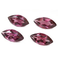 　 　 宝石 ロードライトガーネットRhodorite Garnet 重量 0．4CT前後 　 形状 マーキス 寸法 8．0x4．0mm前後 　 産地 アフリカ 硬度 7．5 　 品質 SI 色相 S 　 備考 『 カラーストーンの品質と色相の表記について　』 　 　 【赤色石】【ロードライトガーネット】【紫色石】 -------------------------------------------- ◆解らないことがございましたらお気軽にお問い合わせください。 　当店スタッフが丁寧にご説明させて頂きます。 ◆ジュエリー加工をご希望の方は、お気軽にご相談ください。 　≫≫クライム工房 ◆当店では　天然石のダイヤモンド、ルビー、サファイア、エメラルドなど、世界中の希少な宝石を直輸入価格にて販売しております。 ルースも、後から加工も可能です。 指輪やリングは勿論のこと、ペンダント・ネックレス・イヤリング・ピアス・ボディピアス等 あらゆるジュエリー、アクセサリーの制作をお承っております。 オリジナルジュエリーをとても簡単に作成が出来ます。初心者の方でもお気軽にご相談くださいませ。 　 -------------------------------------------- 　 ≪お知らせ≫ 画像からなどのルースのご指定は出来ません。 申し訳ございませんが、お届けするルースは当店で選ばさせて頂きます。 リーズナブルストーンの為、天然の証である内包物などがあるストーンもございます。 また、商売度外視のサンプルプライスでのご奉仕品ですので、ご返品はお断りさせて頂いております。予めご理解・ご了承の上、ご注文ください。 --------------------------------------------パープリッシュレッドの綺麗な煌き ロードライトガーネットのリーズナブルストーン （マーキス8x4mm前後） 赤色系ガーネットの中でも クラシカルな雰囲気ただようローズカラーが美しい ロードライトガーネット。 ギリシャ語の　"rhoden"＝「ピンク」 が名前の由来になっていますが、 ピンクのような紫のような、 絶妙な彩りが魅惑的な煌きを見せるガーネットです。 落ち着いた彩りを見せる結晶から 煌びやかなテリがシャープに美しく輝きます。 シックな雰囲気のローズカラーが美しく輝く ロードライトガーネットのリーズナブルストーンです。 ぜひ貴方のコレクションの一つに加えてください。 ※1石からの販売です