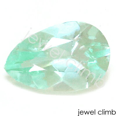 　 宝石 フォスフォフィライト Phosphophyllite 重量 1．40CT 　 形状 ペアシェイプ 寸法 6．26x9．63x3．94mm 　 産地 ボリビア 硬度 3〜3．5 　 品質 SI 色相 A 　 備考 『 カラーストーンの品質と色相の表記について　』 【ルース鑑別書付き】 　 　 【青色石】【希少石】 -------------------------------------------- ◆解らないことがございましたらお気軽にお問い合わせください。 　当店スタッフが丁寧にご説明させて頂きます。 ◆ジュエリー加工をご希望の方は、お気軽にご相談ください。 　≫≫クライム工房 ◆結婚祝い、記念日、誕生日のジュエリー制作、 出産祝いなどにも喜ばれるルースギフト。プレゼント梱包も可能です。 ルースのままでも、後から加工も可能です。 指輪やリングは勿論のこと、ペンダント・ネックレス・イヤリング・ピアス・ボディピアス等 あらゆるジュエリー、アクセサリーの制作をお承っております。 オリジナルジュエリーをとても簡単に作成が出来ます。初心者の方でも親切丁寧にご相談をお受け賜りますのでお気軽にご相談くださいませ。 　 --------------------------------------------　 【ルース鑑別書付き】 フォスフォフィライト 1．40CT コレクター垂涎の的であるフォスフォフィライト！！ フォスフォフィライトは産出そのものがとても稀少で、 硬度が低く劈開性も強いのでカットが難しく、 カット石が市場に出まわることは非常に少ない宝石です。 また、見かけたとしても劈開性が強い為、 原石が破片状になりカットできるものは 小さなものばかりで大きいルースには出会えません。 産地はボリビアとドイツが主ですが、 ボリビア産のフォスフォフィライトは ドイツ産と比べるとマンガンをほとんど含んでいないため、 独特の爽やかな青緑色をしているのが特徴的で、 美しい魅力を持った宝石となります。 なお、こちらの結晶は非常にクリアーで インクルージョンはほぼありません。 しかし、カットが非常に難しく、 ルースのCT数を確保する為に、 完全にカットしきれなかった名残ともいうべきか、 ルーペで確認できる程度の微少のヘコミが御座います。 ご存知の通りフォスフォフィライトは 枯渇している為、選ぶ事が出来ませんので ルースの個性としてとらえて頂けますと幸いです。 　