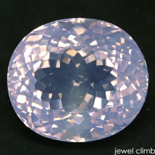 　 宝石 クォーツ Quartz 重量 16．76CT 　 形状 オーバル 寸法 14．74x16．72x11．85mm 　 産地 ブラジル 硬度 7 　 品質 SI 色相 S 　 備考 『 カラーストーンの品質と色相の表記について　』 【ルース鑑別書付き】 　 　 【紫色石】 -------------------------------------------- ◆解らないことがございましたらお気軽にお問い合わせください。 　当店スタッフが丁寧にご説明させて頂きます。 ◆ジュエリー加工をご希望の方は、お気軽にご相談ください。 　≫≫クライム工房 ◆当店では 天然石 のダイヤモンド、ルビー、サファイア、エメラルド等 宝石の国 と呼ばれるタイをはじめ様々な地域から世界中の希少な宝石を直輸入価格にて販売しております。 クリスマス　お誕生日 にルースのみ、後日ジュエリー加工というのも可能です。 指輪やリングは勿論のこと、ペンダント・ネックレス・イヤリング・ピアス・ボディピアス等 あらゆるジュエリー、アクセサリーの制作をお承っております。 オリジナルジュエリーを簡単に作成が出来ます。初心者の方でもお気軽にご相談くださいませ。 　 --------------------------------------------【ルース鑑別書付き】 個性ある美しさ！神秘的な紫陽色の結晶 ハイドレンジアクォーツ16．76CT 上品なパープルを含んだ優しい光彩を 結晶全体でアピール！ 高い透明感、丁寧に磨かれたカット面が煌き てりのある出会ったことの無い神秘的な美しさを魅せます。 瑞々しい紫陽花（あじさい）カラーで香るような彩りを漂わせる ハイドレンジアクォーツです！ ピンクでもない、紫でもない絶妙な カラーを持つこのルースの名前はハイドレンジアとありますが、 ハイドレンジアとは紫陽花(あじさい) を英語で意味し、 四季を彩る紫陽花の花びらの一枚となっても 全く違和感のない瑞々しい彩り。 存在感溢れる結晶は まわりを優しく照らすような 穏やかな光彩が溢れるような美しさ。 独特の光彩についつい目を奪われる 神秘的な一石です。 見れば見るほど、魅力に惹きこまれる このハイドレンジアクォーツ。 コレクションストーンとしても大変おすすめの一石を お手元にてごゆっくりとお楽しみください！ 　