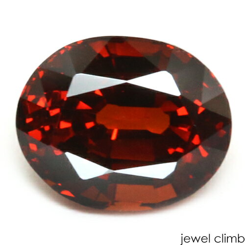 ◆その他スペサルタイトガーネットはこちら 　 宝石 スペサルタイトガーネットSpessartite Garnet 重量 3．09CT 　 形状 オーバル 寸法 7．13x8．83x5．40mm 　 産地 マダガスカル 硬度 7．5 　 品質 VS 色相 S 　 備考 『 カラーストーンの品質と色相の表記について　』 【ルース鑑別書付き】 　 　 【赤色石】【オレンジ色石】 ----------------------------------------------- ◆解らないことがございましたらお気軽にお問い合わせください。 　当店スタッフが丁寧にご説明させて頂きます。 ◆ジュエリー加工をご希望の方は、お気軽にご相談ください。 　≫≫クライム工房 ◆当店では 天然石 のダイヤモンド、ルビー、サファイア、エメラルド等 宝石の国 と呼ばれるタイをはじめ様々な地域から世界中の希少な宝石を直輸入価格にて販売しております。 クリスマス　お誕生日 にルースのみ、後日ジュエリー加工というのも可能です。 指輪やリングは勿論のこと、ペンダント・ネックレス・イヤリング・ピアス・ボディピアス等 あらゆるジュエリー、アクセサリーの制作をお承っております。 オリジナルジュエリーを簡単に作成が出来ます。初心者の方でもお気軽にご相談くださいませ。 　 ------------------------------------------------【ルース鑑別書付き】 力強い輝きを放つ高品質結晶 スペサルタイトガーネット3．09CT RECOMMEND　POINT 透明感の高い結晶から煌く鮮やかな レデッシュオレンジに心を奪われるスペサルタイトガーネットです。 彩り深い美しいオレンジの結晶から、 情熱的な輝きを煌かせているスペサルタイトガーネット。 透明感の高さを感じさせる結晶からは 赤みの強い鮮やかなカラーが煌く美しい結晶です。 最初に発見されたドイツの産地、&quot;Spessart&quot;の地名に ちなんで名付けられた宝石。 一般的にこのタイプのスペサルタイトガーネットは 地色の濃さから一見落ち着いた印象を受けますが 赤みを帯びた光彩が結晶より幅広く放たれ 力強い姿をお楽しみ頂けます。 また、3CTサイズ御座いますので存在感も抜群。 鮮やかな煌き溢れるスペサルタイトガーネットを 貴方のお手元でお楽しみください。 　