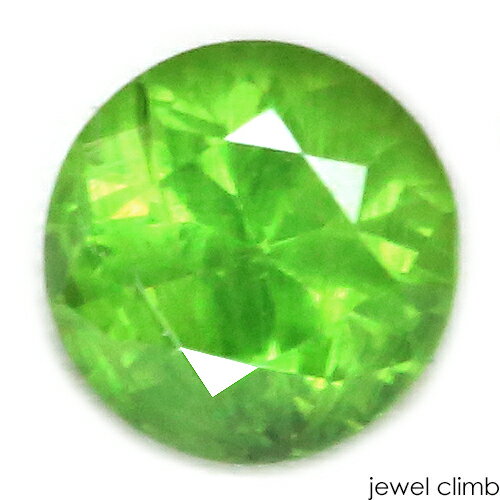 ◆その他のロシア産デマントイドはこちら 　 宝石 デマントイドガーネットDemantoid Garnet 重量 0．17CT 　 形状 ラウンド 寸法 3．15x3．22x2．36mm 　 産地 ロシア 硬度 6．5～7．0 　 品質 SI 色相 A 　 備考 『 カラーストーンの品質と色相の表記について　』 【ルース鑑別書付き】 　 　 【緑色石】【ファイア石】【稀少石】 ----------------------------------------------- ◆解らないことがございましたらお気軽にお問い合わせください。 　当店スタッフが丁寧にご説明させて頂きます。 ◆ジュエリー加工をご希望の方は、お気軽にご相談ください。 　≫≫クライム工房 ◆当店では 天然石 のダイヤモンド、ルビー、サファイア、エメラルド等 宝石の国 と呼ばれるタイをはじめ様々な地域から世界中の希少な宝石を直輸入価格にて販売しております。 クリスマス　お誕生日 にルースのみ、後日ジュエリー加工というのも可能です。 指輪やリングは勿論のこと、ペンダント・ネックレス・イヤリング・ピアス・ボディピアス等 あらゆるジュエリー、アクセサリーの制作をお承っております。 オリジナルジュエリーを簡単に作成が出来ます。初心者の方でもお気軽にご相談くださいませ。 　 ------------------------------------------------【ルース鑑別書付き】 鮮やかなグリーンが魅力の希少石！ デマントイドガーネット0．17CT RECOMMEND　POINT 　　鮮やかなグリーンを強く輝かせる一石。 　　　　　市場に数少ないロシア産の良質デマントイドガーネットです。 発色の良いグリーンが結晶を包む 希少なロシア産のデマントイドガーネットです。 数多く存在するガーネットの中でも、 その鮮やかなグリーンの彩りが人気のこの結晶。 特徴的な『緑』の色相はクロム成分によるもので 色鮮やかなクロムグリーンは 見る人を釘付けにします。 また、デマントイドガーネットが持つ大きな魅力のひとつに、 ホーステールインクルージョンがあります。 ロシア産特有のホーステールを備える石です。 鮮やかなカラーをお楽しみ頂け、 綺麗と思っていただける 貴重なロシア産デマントイドガーネット。 大変おすすめの希少石をお見逃しなく。 　