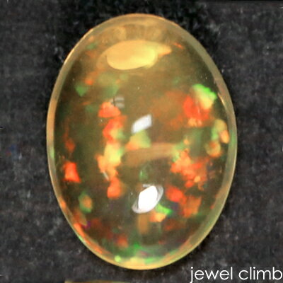 　 宝石 メキシコオパール Mexico Opal 重量 1．33CT 　 形状 オーバルカボション 寸法 6．83x9．17x4．35mm 　 産地 メキシコ 硬度 6 　 品質 VS 色相 A 　 備考 『 カラーストーンの品質と色相の表記について　』 【ルース鑑別書付き】 　 　 【遊色石】 -------------------------------------------- ◆解らないことがございましたらお気軽にお問い合わせください。 　当店スタッフが丁寧にご説明させて頂きます。 ◆ジュエリー加工をご希望の方は、お気軽にご相談ください。 　≫≫クライム工房 ◆結婚祝い、記念日、誕生日のジュエリー制作、 出産祝いなどにも喜ばれるルースギフト。プレゼント梱包も可能です。 ルースのままでも、後から加工も可能です。 指輪やリングは勿論のこと、ペンダント・ネックレス・イヤリング・ピアス・ボディピアス等 あらゆるジュエリー、アクセサリーの制作をお承っております。 オリジナルジュエリーをとても簡単に作成が出来ます。初心者の方でも親切丁寧にご相談をお受け賜りますのでお気軽にご相談くださいませ。 　 --------------------------------------------【ルース鑑別書付き】 抜群の高品質と神秘の遊色が魅力！ メキシコオパール1．33CT RECOMMEND POINT 　　　　落ち着いたオレンジに浮かぶネオングリーン。 　　　　　　　　　　　　上品さが魅力の貴重なメキシコオパールです。 落ち着いた結晶から幻想的で美しい遊色を ゆらゆらと動かせる高品質メキシコオパール。 このメキシコオパールの印象はとても上品。 けっして派手さはございませんが 高い透明度、ネオングリーンと地色がマッチし 幻想的な世界を表現いたします。 オーバルカボションのプロポーションも良く 内包物も肉眼ではわからない程クリアな結晶は 1CTアップございますので 上品さを求める方にもお勧めの一石。 メキシコオパールの美しさを存分に お楽しみいただけましたら思います。 遊色を持つメキシコオパールは 結晶それぞれが持つ、形状、地色、遊色が様々あり 個性が際立つ特徴をもちます。 その為、同じような結晶に出会える機会は大変少なくなりますので お好みの物が見つかった際には大切にお考え頂く事をお勧め致します。 　 　