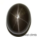 　 宝石 スターシリマナイト 重量 10．18CT 形状 オーバルカボション 寸法 13．8x10．8x9．3mm 産地 インド 硬度 6〜7．5 品質 SI（色相の詰まった黒鉄色） 色相 −−（神秘的なスター） 　 備考 『 カラーストーンの品質と色相の表記について　』 　 　 【黒色石】【スター石】【稀少石】 -------------------------------------------- ◆解らないことがございましたらお気軽にお問い合わせください。 　当店スタッフが丁寧にご説明させて頂きます。 ◆ジュエリー加工をご希望の方は、お気軽にご相談ください。 　≫≫クライム工房 ◆当店では 天然石 のダイヤモンド、ルビー、サファイア、エメラルド等 宝石の国 と呼ばれるタイをはじめ様々な地域から世界中の希少な宝石を直輸入価格にて販売しております。 クリスマス　お誕生日 にルースのみ、後日ジュエリー加工というのも可能です。 指輪やリングは勿論のこと、ペンダント・ネックレス・イヤリング・ピアス・ボディピアス等 あらゆるジュエリー、アクセサリーの制作をお承っております。 オリジナルジュエリーを簡単に作成が出来ます。初心者の方でもお気軽にご相談くださいませ。 　 -------------------------------------------- 　 【シリマナイト(キャッツ/スター)・関連カテゴリー】 その他シリマナイト(キャッツ/スター)や関連のルースはこちらからご覧ください。 　 シリマナイト アンダルサイト カイヤナイト 　 シリマナイト(キャッツ/スター) 　豊かな存在感で魅せる神秘のスター！ スターシリマナイト 10．18CT RECOMMEND POINT 　　10CTの存在感あるボディに 　　　　 立体的なスターが浮かぶ稀少なシリマナイトスターです！ とても珍しいスターラインが現れるシリマナイトスター！ 10CTの豊かな存在感も魅力的です！ シリマナイトの名前はアメリカのシリマン教授が発見したことに由来しますが、 繊維状の結晶団塊の形状からファイブロライトの別名で呼ばれることもあります。 　シリマナイトキャッツアイは比較的見つけることもできますが、 スターシリマナイトは珍しく、灰色透明石となる フィブロライトキャッツアイよりも稀少となります。　 側面に特有のインクルージョンがございますが 正面から見て見栄えに影響はございません。 また、これはスター効果がなくならないために あえて残しているものになります。 艶々したカボション面に稲妻が映りこんでいるような シャープな印象とは少し違ったスターが出現するこちらの結晶。 さらに良く見るとX字のスターではなく もっと多数が出ているように見える瞬間もあります。 ふっくらとしたカボションに立体的に浮かぶようなスターライン。 縦は約1．3センチ、横幅約1センチの豊かなサイズで しっかりとスターをご覧いただけます！ とても珍しいスターシリマナイトをお楽しみください！