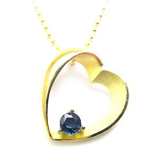 オシャレなバースディペンダント( 9月誕生石 ) K18ハートモチーフサファイアペンダント