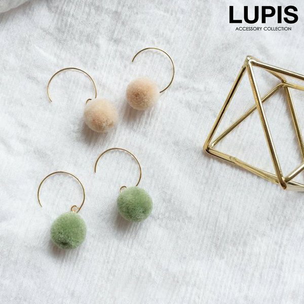 ピアス フックピアス ファーピアス ポンポンファー 秋冬 揺れる ぶらさがり 華奢 かわいい カジュアル 安い 激安 LUPIS ルピス