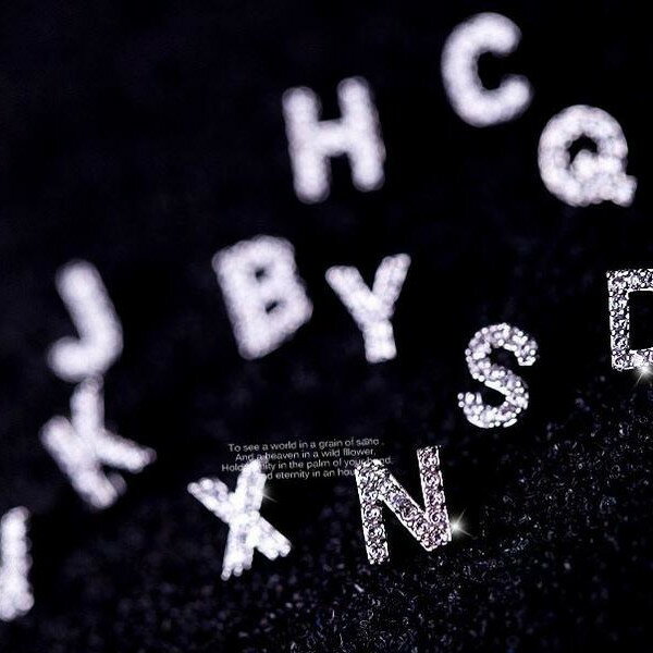 ピアス イニシャル シルバー SILVER925 フェミニンスタイルを演出する 彼女 女性 誕生日 プレゼント ギフト クリスマス 大人 可愛い おしゃれ 金属...