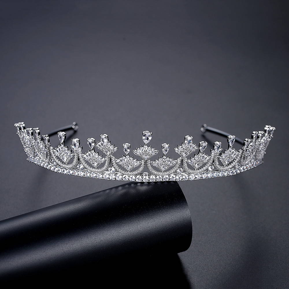 ジュエリーサンフラワーの【全品70%OFFクーポン!!BLACKFRIDAY&0つく日最強セール!先着500名様】 送料無料 ヘアアクセサリー レディース キュービックジルコニア ホワイト 真鍮 シルバー ティアラ f21051322｜アングル2