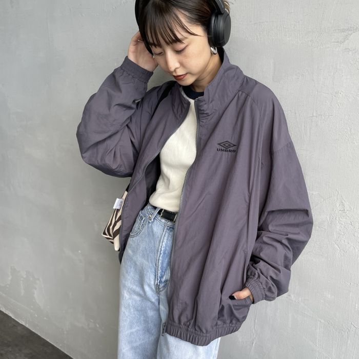 【送料無料】 UMBRO アンブロ 別注 ナイロントラックブルゾン KBT126-NK-JK1-MS-JF レディース アウター 2025AW S グレー/ネイビー