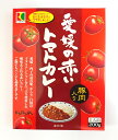 内容量：200g×10箱 愛媛のご当地タレント「らくさぶろう」とコラボしました。 愛媛の『トマト』をたっぷり使用。豚肉入り。 愛媛・内子の道の駅『からり』自慢のイタリアントマトをたっぷり使用した、酸味あふれる赤いカレーです。 ご飯にもパンにも相性良しです。 【原材料】 野菜（トマト（愛媛県産）、玉ねぎ）、トマトペースト、豚脂、小麦粉、豚肉、砂糖、カレー粉、食塩、ポークエキス（小麦・乳成分・大豆・鶏肉を含む）、大豆たん白、野菜ペースト（生姜・にんにく）、オニオンパウダー、香辛料、酵母エキス、ビーフエキス（小麦・大豆を含む）、ガーリックパウダー（大豆を含む）【添加物】調味料（アミノ酸等：小麦由来）、着色料（カラメル、ココア）、乳化剤、増粘剤（加工でん粉）、香料