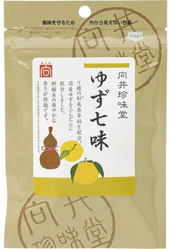 セット内容：10g（袋入り）×10袋セット お得な送料無料のおまとめセットです。 厳選した7種の和風香辛料を程よく配合。 辛味をおさえた独自の風味をベースにし、大分・福岡県産の天然国産「ゆず」をたっぷりと配合しました。 柑橘系の爽やかな香りが特徴です。 【原材料】 ゆず（国産）、唐辛子、胡麻、すじ青のり、おの実、けしの実、山椒 【開封後】 吸湿・害虫・退色を防ぐためにファスナーをしっかり閉めて冷蔵庫に保管し早めにお召し上がりください。 また、お子様の手の届かない所に保管して下さい。