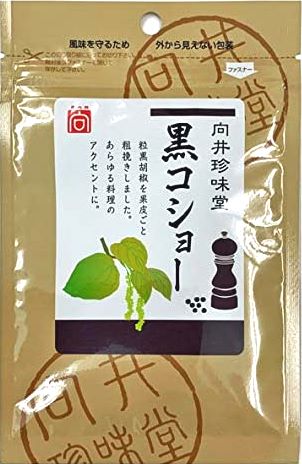 内容量：20g（袋入り） 粒黒胡椒を果皮ごと粗挽きしました。 あらゆる料理のアクセントにどうぞ。 黒コショーの独特な香りをそこなうことなく、粗挽きし、微粉を除いて粒揃えしています。 【利用方法・使い方】 各種肉料理、西洋料理の下ごしらえ、シーフードの煮込みなど。また、サラダドレッシングにも最適です。 【原材料】 黒コショー（マレーシア） ●開封後の保存：袋の開封口をきっちりと再密封のうえ冷蔵庫内で保存し、なるべく早い目にお使い下さい。 【クリックポストでの発送】 ※下記の注意事項をお読みにになり、同意して頂けるお客様のみご利用ください。 【注意事項】 ・配送先ご住所の郵便ポストへのお届けになります。ポストに入らない場合は持ち戻りをいたします。 ・配達日・配達時間指定はできません。又商品発送の際、当店から到着予定日等を予めお知らせすることもできません。 ・投函後の紛失、盗難の際の商品及び商品代金の保証はありません。 ・厚さ3センチまでのため、配送物が簡易包装となります。 ・ラッピングサービスはご利用いただけません。 ・発送後のキャンセルはお受けできません。 ※配達完了後、商品破損・紛失・盗難等、その他トラブルに対して一切の責任を負いかねますので、予めご了承ください。 ※通常配送の商品と混載注文の場合、『配送料』が適用されますのでご注意下さい。