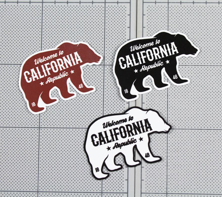 ステッカー アメリカン おしゃれ かっこいい 車 クマ 熊 カリフォルニア アウトドア キャンプ スーツケース カーステッカー Welcome to California Decal グリズリー サイズS 【メール便OK】＿SC-WCR1850S-AHD