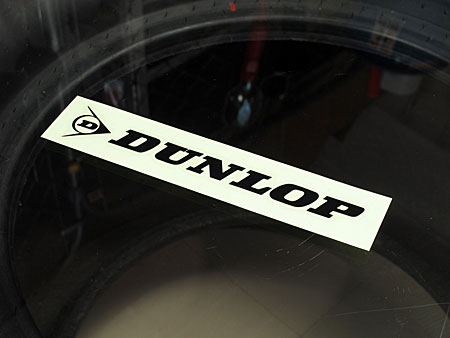 ステッカー 車 ダンロップ アメリカン おしゃれ バイク ヘルメット かっこいい タイヤ カーステッカー DUNLOP 転写タイプ ブラック サイズS 【メール便OK】＿SC-R524-TMS