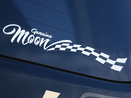 ムーンアイズ ステッカー 車 アメリカン おしゃれ かっこいい バイク カーステッカー MOONEYES GENUINE MOON CHECKER 【メール便OK】＿SC-DM219WH-MON