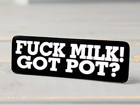 ステッカー ヘルメット 車 アメリカン おしゃれ バイク かっこいい FUCK MILK! GOT POT? ミルクなんてクソだ！マリファナあるか？ 【メール便OK】＿SC-182-GEN