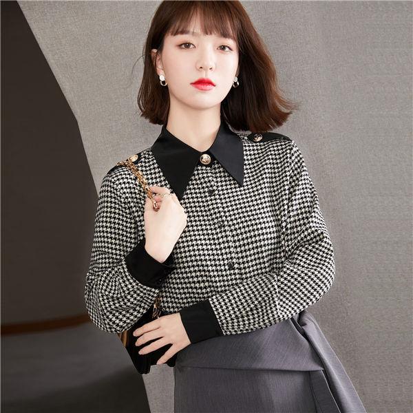 【商品説明】女性らしさアップ、可愛らしいシフォンブラウスです。ブラウスのみでも着られ、トップスインでもアウトでも可愛らしく着られる着心地良いボウタイ付きブラウスです。シンプルなデザインなので、スカートはもちろんパンツスタイルにも合わせやすく、カジュアルから パーティ 演奏会 コンサート 通勤 通学 ママ オフィス パート お買い物 デート 女子会 にもお使いいただけます。■カラーブラック■サイズS M L XL 2XL■素材ポリエステル ■注　意　　　　　　　　　　　　　　　　　 ※柔らかい素材の為多少の誤差がございます、予めご了承下さいませ。※画像の色は、光の反射やモニターなどPC環境により多少色が異なって見える場合もございますので、予めご了承願います。※検品等には万全を尽くしておりますが、海外輸入品の為軽い糸のほつれ等がある場合がございます。※上記事項をご了承の上ご注文をお願い致します。