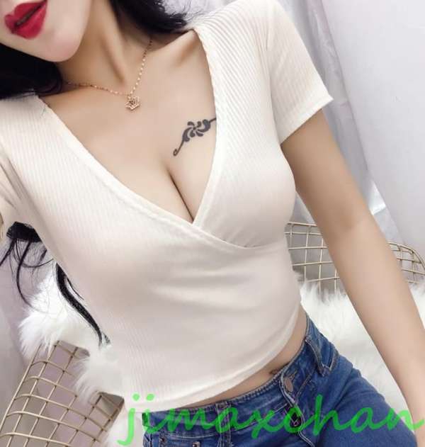サマー 胸開き Tシャツ 中袖 タートルネック セーター レディースファッション タートル 胸開きタート セクシー Vネック ベアトップ ベアトップ 韓国風 胸元 解禁シャツ