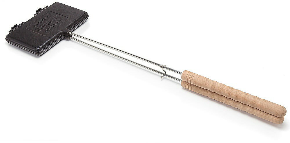 【返品種別A】□「返品種別」について詳しくはこちら□◆蓄熱性・保温性に優れた鋳鉄製です。食パンやワッフルなど食材を入れると表面が一気に焼かれ旨みを閉じ込め、カリッと香ばしく抜群においしい料理に生まれ変わります。◆鋳鉄部分が分離される構造なのでお手入れも容易！　長い柄は火元から離れて使用することができるのでとえも安全です。■　仕　様　■全長：71.5cm鋳鉄部：19.4×12.1cm重量(約)：2.75Kg[STA12764]スター商事アウトドア＞アウトドア用品＞焚火台・バーベキュー・クッキング＞クッキング・アクセサリー