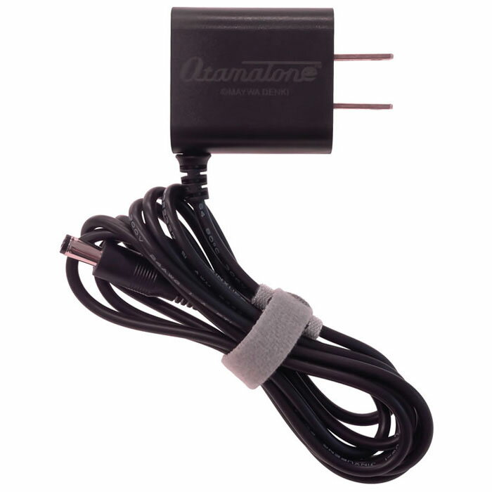 【返品種別A】□「返品種別」について詳しくはこちら□■新製品■2025年11月 発売オタマトーン DX・テクノ対応 ACアダプター◆レーザー刻印されたOtamatoneロゴ◆持ち運びに便利なバンド付き◆ドレミシールのおまけ付き※このシールは貼り直しが可能なタイプではありません。■　仕　様　■ケーブル長：約180cm入力：AC100〜240V　50〜60Hz出力：DC5V　1000mA出力特性：スイッチングタイプ（安定化出力）プラグ規格：外径5.5mm / 内径2.1mmプラグ極性：センタープラス[オタマトンDXテクノヨウアダプタ]明和電機楽器・レコーディング＞楽器アクセサリー＞ACアダプター