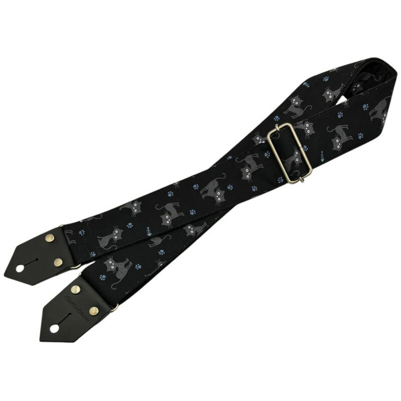 【返品種別A】□「返品種別」について詳しくはこちら□ES-PP50BC “BLACK CAT”ネコ柄ストラップのスタンダードモデルを目指す”BLACK CAT”！　基本デザインはシンプルなイラストの黒猫で構成、しかし背景にはFootStampやFishBoneが隠されているこだわりデザイン！　生地の切り出しで1本1本柄が異なりますのでお気に入りの1本を見つけて可愛がってください。ストラップのメインとなる素材は厳選したポリプロピレン。しっかりとした質感に加え適度に滑る操作性、そして軽さも魅力です。ストラップエンド部分には本革のブラックを採用。金属パーツ類は雰囲気もベストマッチなアンティック仕上げ。ブランドロゴは主張しすぎないようボディエンド側のレザーエンドに型押し加工。■　仕　様　■本体：幅50mm全長：820mm〜1450mm※無段階バックル仕様で微調整が可能[ESPP50BCBLK]スパイスノート楽器・レコーディング＞楽器アクセサリー＞ストラップ＞ギター/ベース用