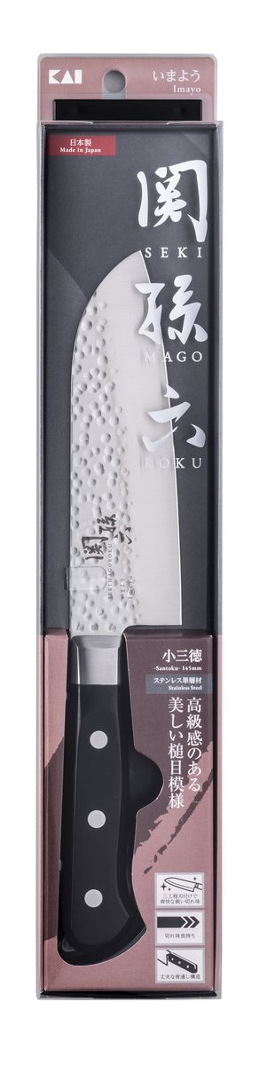 【返品種別A】□「返品種別」について詳しくはこちら□高級感のある美しい槌目模様・ステンレス単層材:サビにくくメンテナンスがしやすい。・三工程刃付け：刃付け後にできる角を滑らかに研磨。 食材の切断抵抗を小さくすることで 爽快な鋭い切れ味を実現。・フィット感に優れた積層強化木柄・使用後は速やかに汚れや水分を取り除いて乾燥させ てください。 汚れや水分を残したまま放置するとサビや変色の原因になります。・右利き・左利き兼用の包丁になります。左利きの方でもご使用いただけます。■　仕 様　■材質：　［刃体］ モリブデンバナジウムステンレス刃物鋼　［口金］ ステンレススチール　［柄］ 積層強化木サイズ(約)：44×268×17mm、刃渡り(約)：145mm重量(約)：153g[AB5457カイジルシ]貝印調理家電＞キッチン用品＞包丁・ナイフ・キッチンばさみ＞三徳包丁