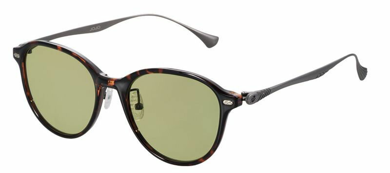 【返品種別A】□「返品種別」について詳しくはこちら□メーカー保証期間 1年◆小ぶりで軽やか、あらゆる場面で自然に映えるユニセックスボストン。柔らかな曲線を描くフロントシェイプ、性別を問わず掛けやすい細身のフォルム。あらゆる場面で自然に映える使い回しやすいデザインを、やや小顔向けのユニセックスなサイズ感に。緩やかに厚みを変えるβチタンテンプルが、しなやかなバネ性やバランスをコントロール。長時間の使用でも疲れを感じさせない軽やかな掛け心地で、多様なライフスタイルに寄り添うコンビフレーム。◆レンズカラー：イーズグリーン日陰や曇天でも暗さを感じない。ローライトやウィードエリアに。早朝や夕暮れ、曇天や雨天などのローライト時でも、明るさを保ちながら快適な視界が得られる。光量の不足を感じる状況下で水面の反射だけをカットし、高活性時に無駄のないアプローチが可能。背景色と同調するウィードエリアでのサイトにも有効。◆明るくクリアで眩しくない鮮明な視界ただ暗く光を遮るサングラスとは異なり、見えていなかったディテールまで鮮やかに。強い陽射しなどの自然光の眩しさを和らげながら、有害な紫外線や視界を妨げる反射光をカット。アウトドアやフィッシングでは水面や雪面の乱反射を、ドライブでは路面の照り返しやフロントガラスへの映り込みなど様々な反射光を抑え、高性能偏光フィルターが目に優しい光だけを通す偏光レンズのクリアな視界。最高水準の解像力と軽さを高品質な日本製偏光レンズを採用紫外線などの有害な光や不意のアクシデントから目を保護するために偏光サングラスは欠かせない。しかし長時間、目を酷使する過酷なフィールドではいかに疲れを軽減できるかが重要になる。そして一瞬の動きを捉えてわずかな変化を見逃さないために、求められているのはハイレベルな解像力。ZEQUEは軽さと見え方の質にこだわった高品質な日本製の偏光レンズを採用し、機能を高めるコーティングを全ての製品に完備している。TALEX CR-39 Polarized (PPL75)高性能偏光フィルターと透明感溢れる液体素材で形成。優れた光学性能と軽さ、透明度の高いクリアな視界が特徴のCR-39製偏光レンズ。揺れや歪みがなく目に優しい視界が長時間の使用でも疲れを軽減。有害な紫外線を99.9％以上ブロックし、高度な染色技術で可視光線域の光をバランスよくカット。通常のポリカーボネイト偏光レンズ量産偏光フィルターと固形原料を高熱で液化した素材で形成。透明度に劣るポリカーボネイト製の偏光レンズは650nm付近の赤色波長の可視光線を透過し、水面の波頭などがギラつく赤抜け現象が起こる。内面反射や傷防止、撥水効果 機能を高めるコーティングを完備レンズ表面に幾層もの薄膜を重ねて多層膜を形成するレンズコーティング。全てのレンズ表層にナノレベル技術で高い密着性を誇る超撥水コートを施すことで、摩擦係数が大幅に向上。フィッシングやアウトドアでは避けられない雨や海水などの水滴を風圧で弾き落とし、細かな砂埃や花粉などの付着を軽減。抜群の撥水効果で快適な視界を長時間キープする。ハードマルチコート傷を防止して耐久性を高めるハードコート。内面反射や映り込みを防ぎ、透過率を上げるマルチコート。二種類のコーティングをレンズの表裏両面に採用。ハードマルチミラーコートハードコートに加えて表面にミラーコート、裏面にマルチコートを採用。ミラーの反射で外部から目が透けて見えにくくなり、可視光線透過率が約3％低下。実績あるレンズバリエーション多彩なシーンに応えフィールドの変化を読む、実績あるレンズバリエーション。豊富なレンズカラーから自信のスタイルや環境に合わせて最適なレンズをセレクト。各レンズの特性を知り、刻々と移りゆく状況に合わせて巧みに使い分けることで、意のままにならない自然との対話をより支えてくれるだろう。想像するしかなかった水面や水中の様子がわかる、魚が見える想像するしかなかった水面や水中の様子がわかる、魚が見える。各レンズの表記で「可視光線透過率」はレンズが自然光を通す割合を表し、この数値が大きいほど光をよく通す明るいレンズ。「偏光度」は反射光をカットする割合を表し、可視光線透過率に反比例するためレンズカラーが濃く暗いほど偏光度は高く、レンズカラーが薄く明るいレンズほど高い偏光度を保つことが難しくなる。■　仕　様　■フレーム：ナイロン ＆ βチタンレンズ：TALEX(タレックス) CR-39 Polarizedレンズコート：ハードマルチコートレンズカーブ：4カーブサイズ：50□19-148(52×46)偏光度：90％以上可視光線透過率：40％紫外線カット率：99％以上付属品：ハードケース、メガネ拭き[F2325ZEQUE]ZEQUEアウトドア＞フィッシング＞ウェア・帽子・靴＞アクセサリー