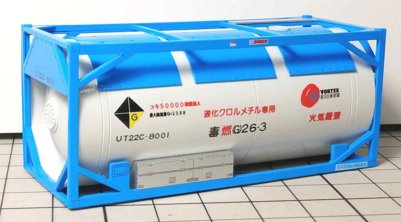 【返品種別B】□「返品種別」について詳しくはこちら□■新製品■2026年08月 発売※画像は完成イメージです。※本製品は未塗装ペーパーキットです。【商品紹介】IORI工房のHOゲージ用ストラクチャー、UT22C TypeA タンクコンテナ ペーパーキットです。1/80スケール●実車についてUT22C形タンクコンテナは危険品・化成品の輸送に使用されている20ftの私有コンテナです。今回のタイプAはタンク体に3分割された保温キセが付いた液化クロルメチル専用の個体です。現在も新潟県の黒井駅から上越線・東海道線経由で高松貨物ターミナルへと輸送されています。●模型について主に硬質紙をレーザーカットした部材で構成されるペーパーキットです。3Dプリント製の鏡板2種、ハッチと機器箱が付属します。専用デカール付きです。※製作には十分注意しておりますが、レーザーカットができていない部分があることがあります。その場合はカッターナイフ等で切れ目を入れて対処してください。【内容物】・組立説明書・3Dパーツ・部品シート・デカールシート【商品仕様】スケール：1/80商品形態 ： 未塗装組立ペーパーキット鉄道模型＞HOゲージ その他＞コンテナ