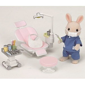 【返品種別B】□「返品種別」について詳しくはこちら□2013年04月 発売※画像はイメージです。実際の商品とは異なる場合がございます。※セット内容以外の商品は別売りです。※同一と思われるお客様より大量のご注文をいただいた場合、ご注文をお取り消しとさせていただく場合がございます。【商品紹介】みるくウサギのお父さんと、歯医者さんの小物が入ったセットです♪みるくウサギのお父さんが着ている歯医者さんのせいふく、とってもかっこいいね！　別売りの「森のお医者さん」といっしょにあそぶともっとたのしいよ！　【セット内容】みるくウサギのお父さん、治療イス、治療機、テーブル、いす、くすりびん×2、コップ×2、歯ブラシ×2、マスク、ペンチ、鏡、治療具×4、エプロン【商品仕様】パッケージサイズ　：　200×55×150 (mm)対象年齢　：　3歳〜(C)2013 EPOCH CO.LTD.おもちゃ＞キャラクター・シリーズで探す＞さ行＞シルバニアファミリー＞お店・お医者さんシリーズ