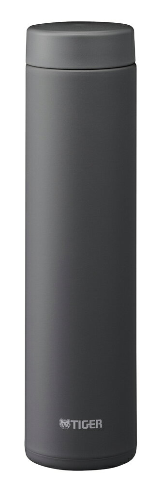 【返品種別A】□「返品種別」について詳しくはこちら□■新製品■2026年09月01日 発売予定魔法をかけたような軽さ！　夢重力ボトル◆パッキン一体型せん搭載のスクリューマグボトルにおいて最軽量クラス**2026年8月6日時点 国内パッキン一体型せん採用のスクリューマグボトルにおいて、同容量製品と比較した場合。◆パッキン一体型「らくらくキャップ」パッキンの着脱をしなくていいからつけ忘れやつけまちがい、紛失の心配いらず。◆本体・せんセット 食器洗い乾燥機OK使用後は食器洗い乾燥機に入れるだけでOK。◆汚れにくくサビに強い「スーパークリーンPlus」◆マグカップのような口あたりなめらか飲み口ステンレスの清潔さと飲み心地の良さを両立。飲み口上部をカールさせ、マグカップのような口あたりを再現。◆真空断熱でしっかり保温・保冷■　仕　様　■容量：0.6L本体サイズ（約）：幅6.6×奥行6.6×高さ25.1cm重量（約）：0.22kg保温効力（6時間）：75℃以上保冷効力（6時間）：7℃以下口径：約4.4cm[MMZV060KR]タイガー調理家電＞水筒・マグ・弁当箱＞水筒・マグボトル他＞保冷・保温ステンレスボトル＞0.5L〜0.8L未満