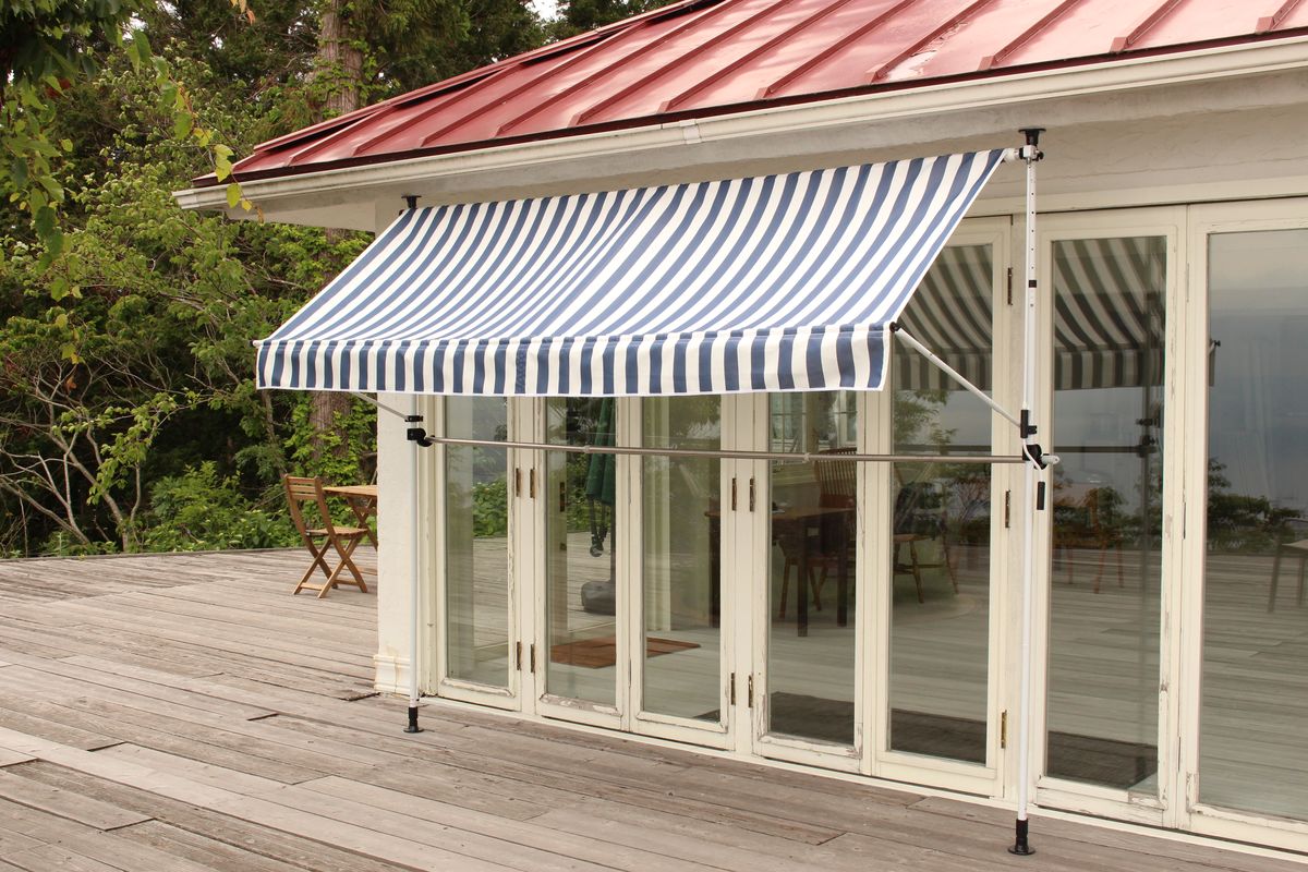 【返品種別B】□「返品種別」について詳しくはこちら□※画像は使用例です。※高層階(2階以上)での設置はお控え下さい。◆UVカット、撥水加工済み天幕で日光と視線をしっかりカット。◆工事不要の突っ張り式で簡単設置。◆物干し竿付きでスペースをうまく使いながら、洗濯もののを目隠し、さらには急な雨もブロック。◆アーム部分は伸縮式なので天幕の角度を色々と調整可能。■　仕　様　■本体寸法(約)：幅303×奥行22〜145×高さ200〜300cm重量(約)：10kg組立：お客様組立[TAN90330A]タックアウトドア＞ガーデン・エクステリア用品＞エクステリア用品