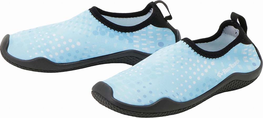 【返品種別A】□「返品種別」について詳しくはこちら□◆潮干狩りや海水浴、公園での水遊びなどライトな水遊びにピッタリなマリンシューズ◆靴底に水抜け穴を用意しているので、水はけもよく水にぬれても靴が重くならず歩きやすいマリンシューズとなっています◆また、コンパクトにまるまるやわらかい生地を採用しているので裸足で履いても靴ずれがおきにくく安心です◆【速乾＆軽量！　ライトな水遊びにおすすめのお子さま用マリンシューズ】丸めて超コンパクトに持ち運びができるマリンシューズ◆靴底に排水穴を設置し、水はけ抜群◆水中で重くなりがちなシューズが重くならず、歩きやすさをキープします◆【水中・陸上どちらも快適！　】水はけがいいので、陸にでてからの乾燥も早く足が蒸れにくく快適！　海水浴や潮干狩り、公園での水遊びなどライトな水遊びにおすすめのマリンシューズです◆【取り外せる中敷き付き】取り外せる中敷きが入っているので、靴底に水はけ穴があっても靴内に砂が入りづらく快適■　仕　様　■サイズ：16cm素材・材質：ポリエステル、クロロプレンゴム[RA8005LB16]タバタアウトドア＞マリンレジャー＞マリンシューズ・サンダル