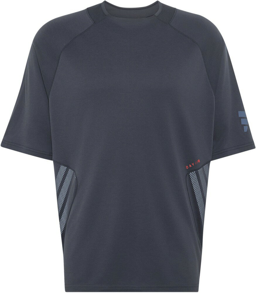 【返品種別A】□「返品種別」について詳しくはこちら□◆アディダスのランニング Tシャツ 半袖は、動きの自由度を重視する人のためにデザインされたアイテム◆毎日の快適な着心地とパフォーマンスを兼ね備え、くつろいだ雰囲気を演出◆ダブルニット構造で丈夫でソフトな肌触り◆オーバーサイズシルエットで動きやすく、集中して走りたいランナーに最適◆クルーネックがクラシックな雰囲気を演出し、トレーニングやレジャーにもマルチに活躍◆軽量構造のこのTシャツは、シンプルかつスタイリッシュに決めたいときにぴったり◆スポーツでもストリートでも活躍する実用的な一枚◆お気に入りのアイテムと重ね着したり、一枚で着たり、ランニングやカジュアルな一日を自分らしく楽しめる■　仕　様　■素材・材質：ポリエステル100％オーバーサイズフィット、クルーネック、ダブルニット構造メンズ[WX829KU8463JXL]アディダスアウトドア＞ランニング・ジョギング＞ウェア