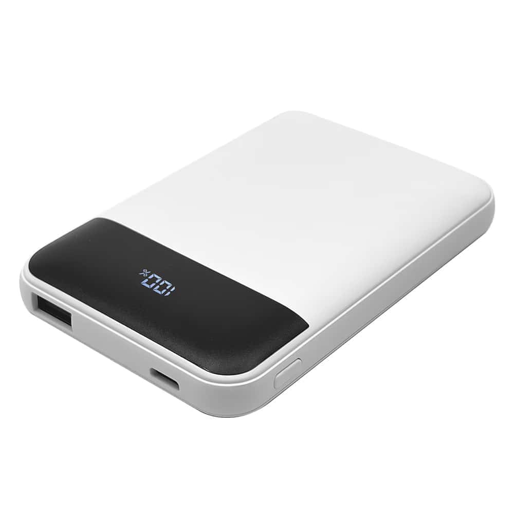 【返品種別A】□「返品種別」について詳しくはこちら□■新製品■2026年09月 発売メーカー保証期間 6ヶ月◆本製品は繰り返し使える電池容量5000mAhの充電式準固体電池を搭載しています。◆一般的なリチウムイオン電池に比べ発火・膨張が起こりにくい、安全性の高い電池です。◆サイクル寿命が1000回以上で長寿命です。◆内蔵電池の残量が100％〜0％になるまでの使用を1000回繰り返した後も、初期容量の80％以上を維持することができます。◆別途対応したケーブルをご準備いただくことで、iPhone・iPad・スマートフォン・タブレットを同時に充電する事が可能です。◆最大合計出力を上回った場合、本製品は出力を停止する場合がありますが安全の為の仕様となります。出力が停止した場合は、1台ずつ充電してください。◆付属する充電コード（USB Type-C to USB Type-C）を使用してType-Cポート搭載の充電器等から本製品を充電できます。◆本製品の電池残量を一目で確認できる電池残量ディスプレイ付き。◆機内持ち込みOK。■　仕　様　■入力：Type-C　DC 5V/3A 9V/2A 12V/1.5A (18W MAX)出力：Type-C　DC 5V/3A 9V/2.22A 12V/1.67A (20W MAX)、USB-A　DC 5V/3A、複数ポート同時出力　合計 DC 5V/3A定格容量：5V/3225mAh使用電池：準固体リチウムイオン電池内蔵電池容量：3.85V/5000mAhサイクル寿命：1000回以上本体重量：約120g使用環境温度：-10℃〜45℃満充電までの時間：約1時間30分■　PSマーク　■届出事業者名：ラスタバナナPSマークの種類：PSE※全ての航空会社の機内持ち込み制限を満たす事を保証するものではありません。[RLI050C20W05WH]スマートフォン関連/情報端末＞モバイルバッテリー＞〜10000mAh