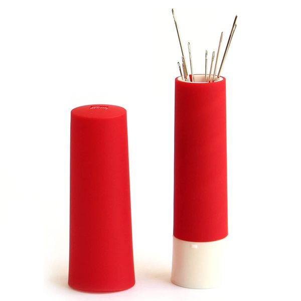 【返品種別B】□「返品種別」について詳しくはこちら□◆底に磁石がついたコンパクトな円柱型のニードルケースになっています。くるくる回すとケース内の針が出て、逆に回すと針がケース内に収納されます。■　仕　様　■入数：1個サイズ(約)：高さ8.5cm×幅2.8cm[PRM610297]アウトドア＞手芸用品＞ソーイング関連＞縫製道具